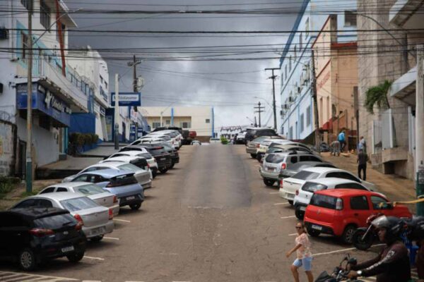 Estacionamento em 45 graus reorganiza trânsito e fortalece comércio no centro de Porto Velho