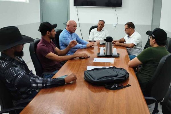 Ezequiel Neiva garante investimento de R$ 372 mil para tubos metálicos em Governador Jorge Teixeira