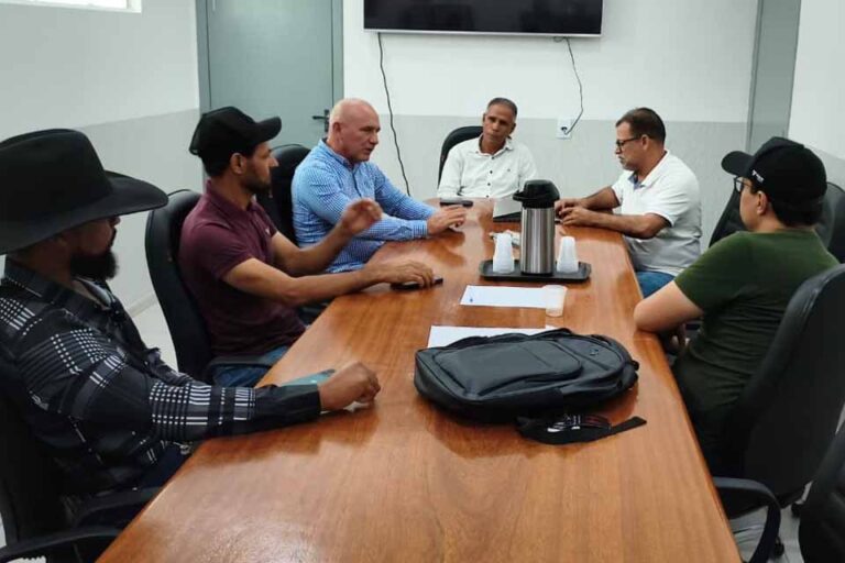 Ezequiel Neiva garante investimento de R$ 372 mil para tubos metálicos em Governador Jorge Teixeira