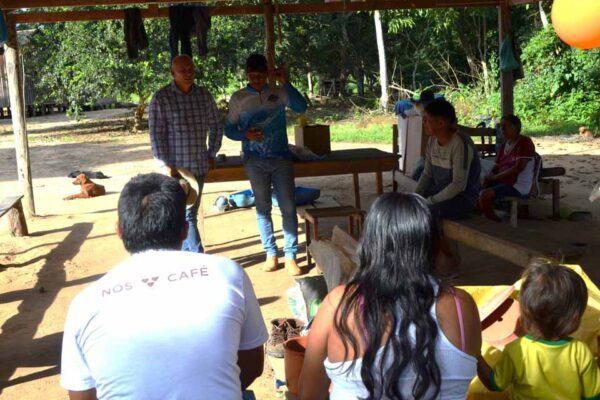 Emenda de R$ 200 mil de Ezequiel Neiva garante trilhadeiras e descascadores de café em Alta Floresta D’Oeste