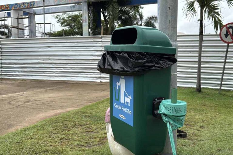 Prefeitura instala lixeiras pet em áreas movimentadas de Porto Velho para descarte de dejetos