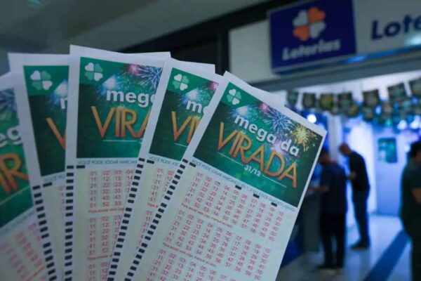 Mega da Virada paga prêmio recorde de R$ 1,09 bilhão e divulga dezenas sorteadas