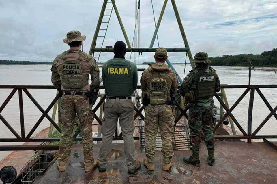 <div style="
                font-size: 18px;
                font-weight: bold;
                color: #0073aa;
                margin-bottom: 5px;
                text-transform: uppercase;
            ">OPERAçãO PF</div>Operação Ouro na Fronteira destrói dragas e apreende mercúrio em ação contra garimpo ilegal na divisa Brasil-Bolívia