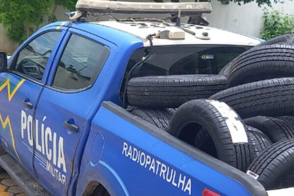 PM de Rondônia prende quatro suspeitos e recupera 33 pneus furtados em Ji-Paraná