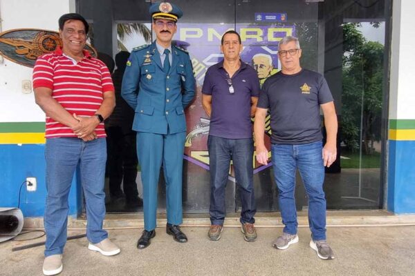 1º BPM recebe coronéis da reserva e autoridades militares em visita institucional em Rondônia