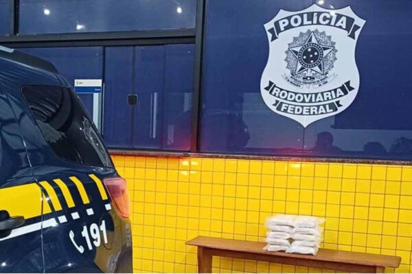 Fiscalização da PRF na BR-364 resulta na apreensão de 13 kg de skunk em Vilhena