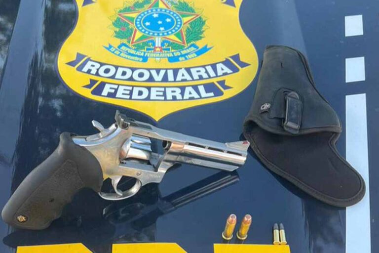 PRF apreende arma e munições e prende motorista durante fiscalização na BR-174, em Vilhena
