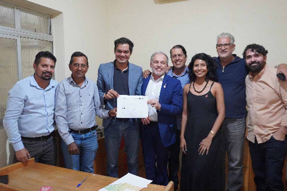 <div style="
                font-size: 18px;
                font-weight: bold;
                color: #0073aa;
                margin-bottom: 5px;
                text-transform: uppercase;
            ">ELEIÇÕES 2026</div>PT de Rondônia filia Expedito Netto, ignora voto pelo impeachment de Dilma e aprova pré-candidatura ao governo