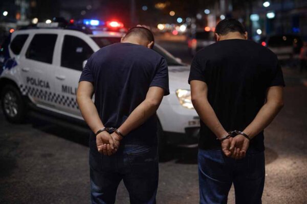 PM prende dois suspeitos por lesão corporal após briga com pauladas no bairro União, em Vilhena