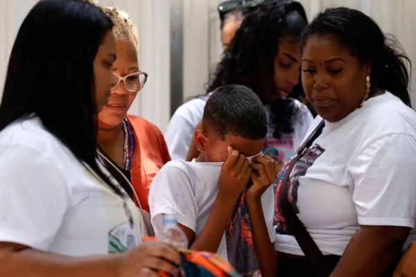 Júri popular começa no Rio para julgar PMs acusados pela morte de Thiago Menezes Flausino