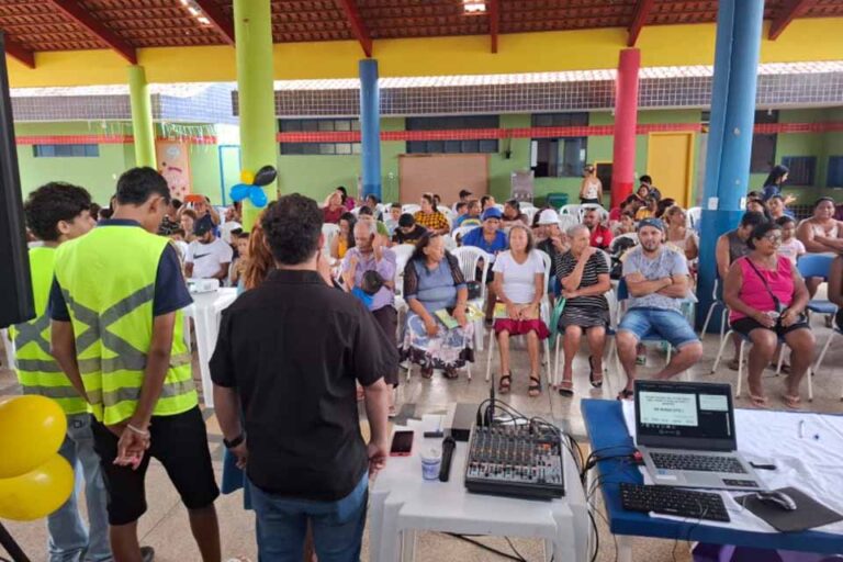 Prefeitura orienta famílias do Pró-Moradia Leste I e formaliza adesões ao projeto habitacional