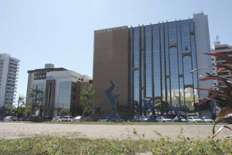 <div style="
                font-size: 18px;
                font-weight: bold;
                color: #0073aa;
                margin-bottom: 5px;
                text-transform: uppercase;
            ">NOTA à IMPRENSA</div>TCE-RO esclarece rito constitucional para sucessão de conselheiro após falecimento de Valdivino Crispim