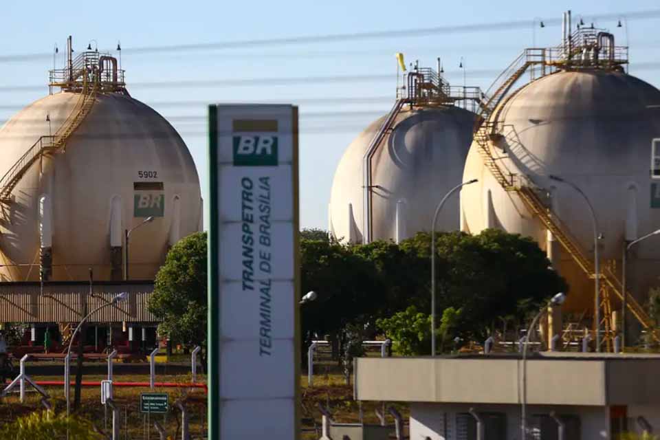 <div style="
                font-size: 18px;
                font-weight: bold;
                color: #0073aa;
                margin-bottom: 5px;
                text-transform: uppercase;
            ">FURTO DE COMBUSTÍVEIS</div>Alta nos furtos em dutos interrompe ciclo de queda e coloca Transpetro em alerta