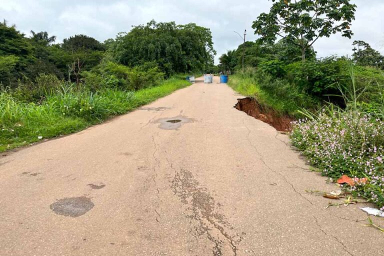 Prefeitura interdita novamente trecho do Cai N’Água após chuvas elevarem risco de deslizamento