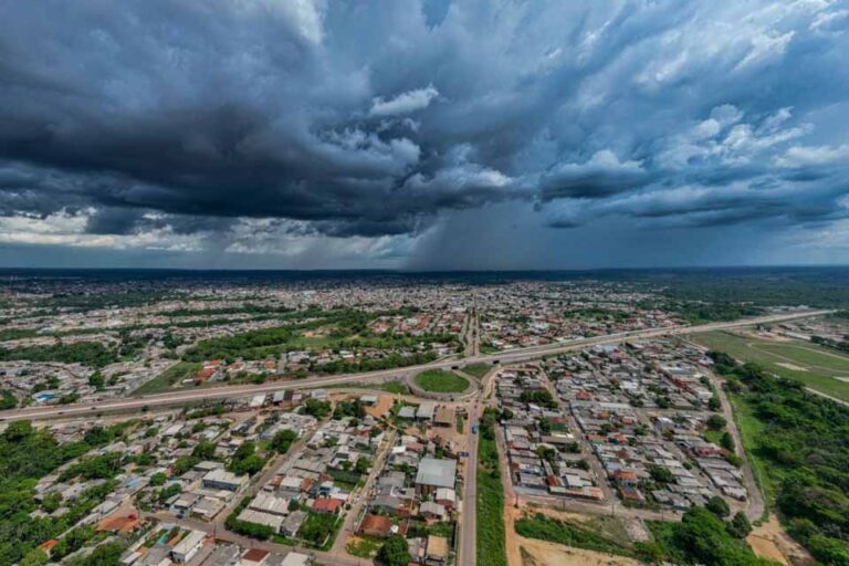 Alerta laranja indica risco de chuva intensa e ventos fortes em Porto Velho