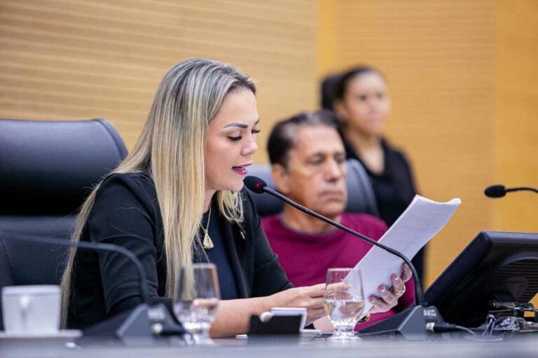 Cláudia de Jesus pede construção de nova escola indígena em aldeia de Chupinguaia