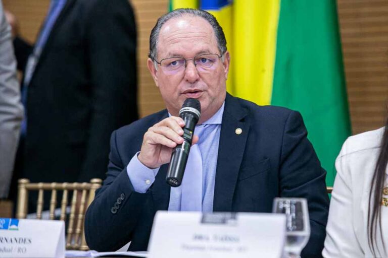 Pedro Fernandes destina R$ 380 mil para compra de medicamentos e reforça saúde pública em Monte Negro