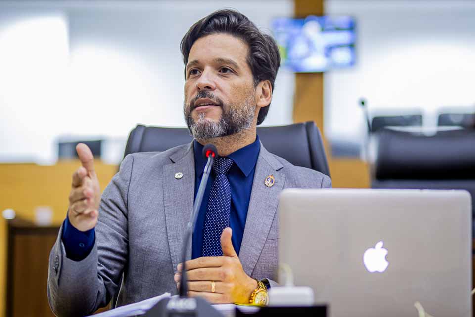 <div style="
                font-size: 18px;
                font-weight: bold;
                color: #0073aa;
                margin-bottom: 5px;
                text-transform: uppercase;
            ">SETOR PRODUTIVO</div>Deputado Delegado Camargo propõe redução do ICMS sobre gado em pé em Rondônia
