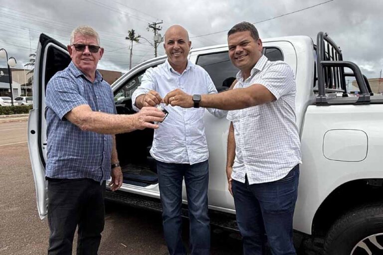Ismael Crispin confirma entrega de veículo e anuncia investimento de R$ 1,5 milhão em Rolim de Moura