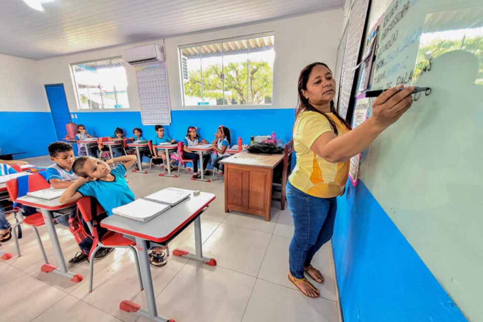 <div style="
                font-size: 18px;
                font-weight: bold;
                color: #0073aa;
                margin-bottom: 5px;
                text-transform: uppercase;
            ">EDUCAçãO</div>Governo de Rondônia mantém abertas inscrições para concursos da Educação com mais de 4,3 mil vagas
