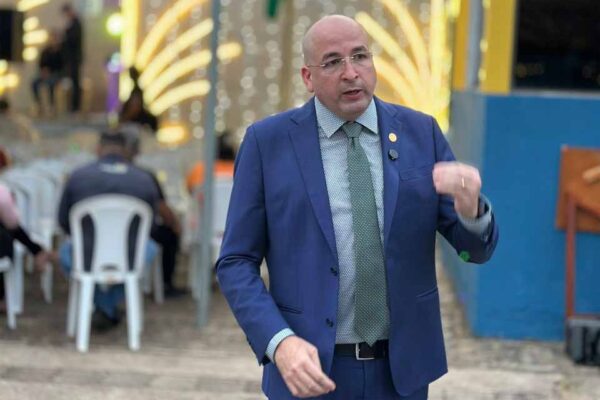 Pedido de Gedeão do Edvilson Negreiros à SEINFRA cobra limpeza e roçagem de calçadas no Bairro Parque Amazônia