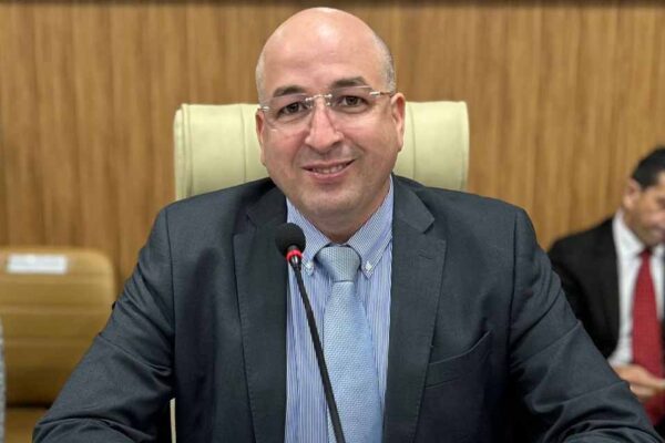 Gedeão do Edvilson Negreiros solicita manutenção e troca de luminárias no bairro Parque Amazônia