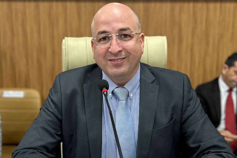 <div style="
                font-size: 18px;
                font-weight: bold;
                color: #0073aa;
                margin-bottom: 5px;
                text-transform: uppercase;
            ">PORTO VELHO</div>Gedeão do Edvilson Negreiros solicita manutenção e troca de luminárias no bairro Parque Amazônia