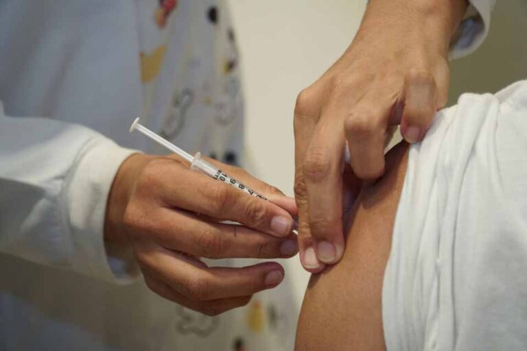 Rondônia registra 81 internações por vírus em crianças e governo reforça vacinação no inverno amazônico