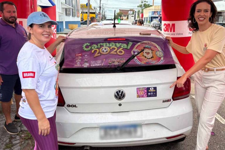 MPRO e Banda do Vai Quem Quer promovem adesivaço contra violência à mulher no Carnaval de Porto Velho