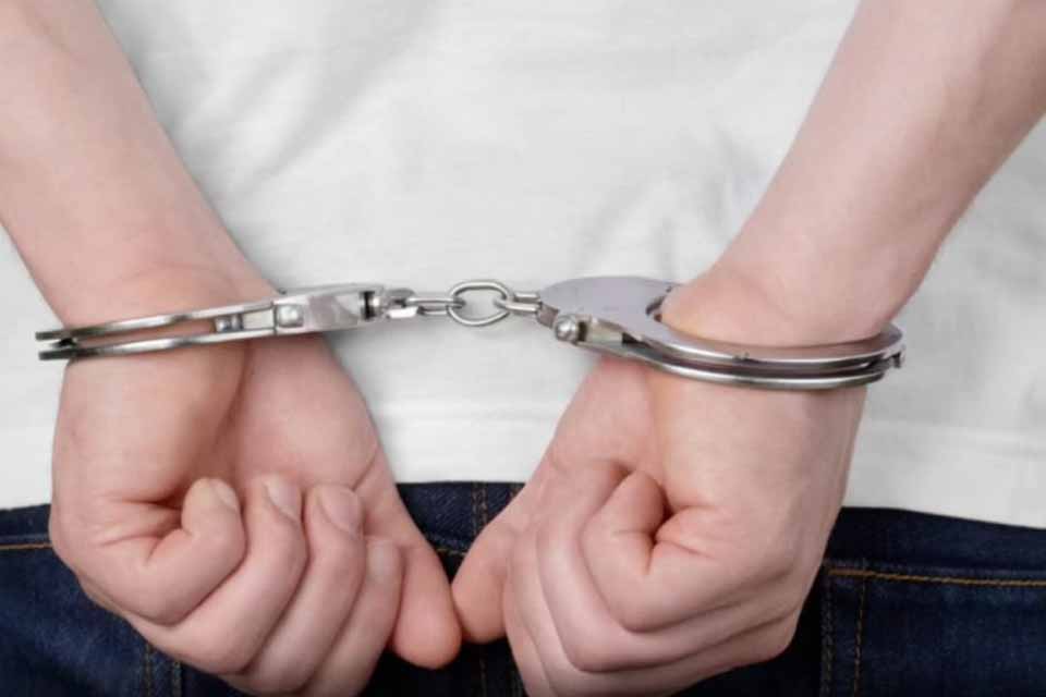 <div style="
                font-size: 18px;
                font-weight: bold;
                color: #0073aa;
                margin-bottom: 5px;
                text-transform: uppercase;
            ">SEGURANÇA PÚBLICA</div>Foragido da Justiça de Rondônia é localizado e preso em Camboriú durante operação interestadual