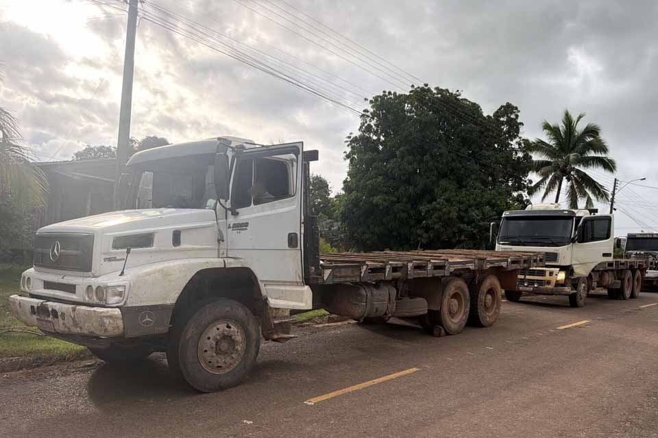 <div style="
                font-size: 18px;
                font-weight: bold;
                color: #0073aa;
                margin-bottom: 5px;
                text-transform: uppercase;
            ">CRIME AMBIENTAL</div>PMRO prende três e apreende caminhões por extração ilegal de madeira em Terra Indígena em Chupinguaia