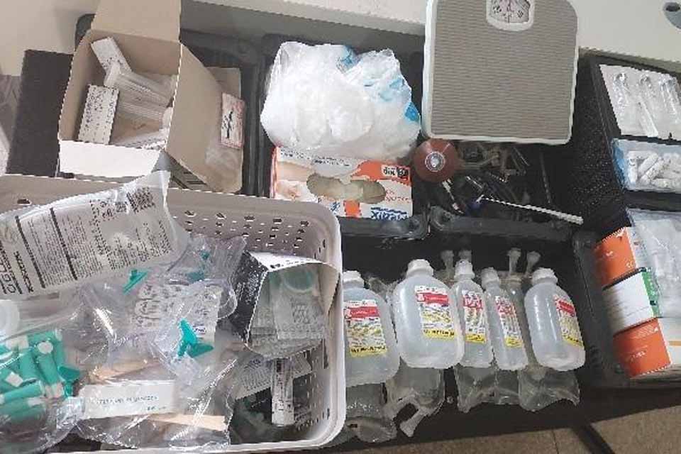 <div style="
                font-size: 18px;
                font-weight: bold;
                color: #0073aa;
                margin-bottom: 5px;
                text-transform: uppercase;
            ">OCORRÊNCIA POLICIAL</div>PM apreende drogas, materiais hospitalares irregulares e conduz enfermeiro à delegacia em Vilhena