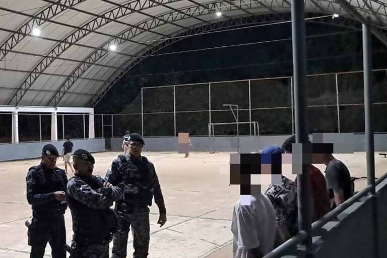 PM apreende maconha e conduz suspeitos após ação em quadra do bairro Paineiras, em Cacoal