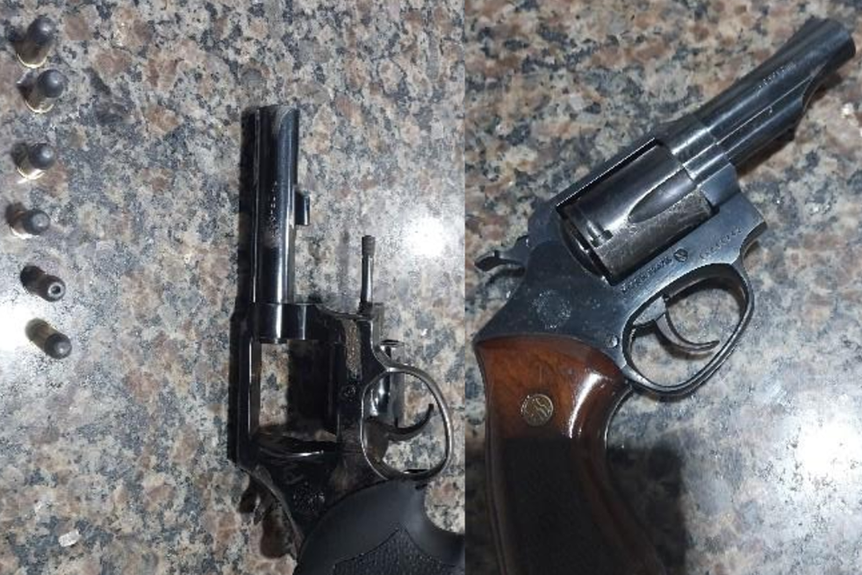 <div style="
                font-size: 18px;
                font-weight: bold;
                color: #0073aa;
                margin-bottom: 5px;
                text-transform: uppercase;
            ">OCORRÊNCIA POLICIAL</div>Polícia Militar prende dois suspeitos e apreende armas após disparos em área com grande aglomeração em Rondônia