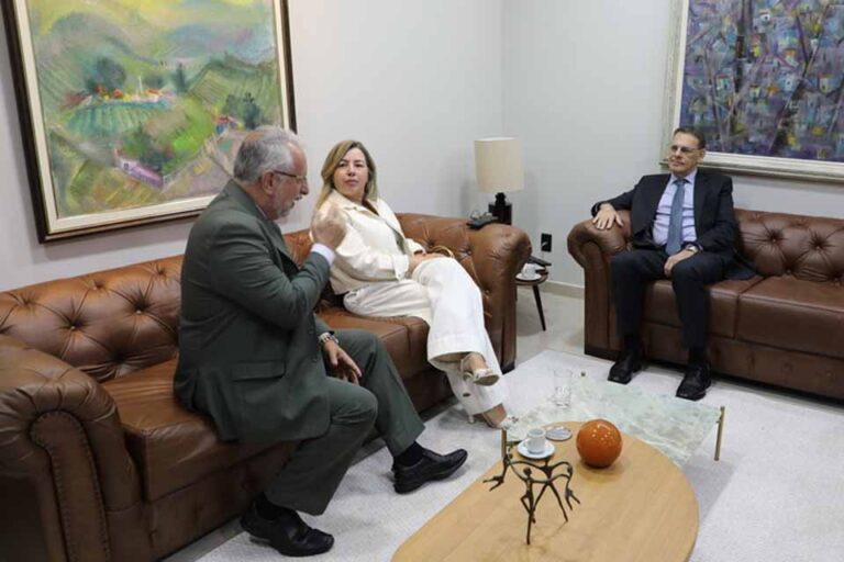 Presidente do TJRO, Alexandre Miguel, recebe direção da Ameron em visita institucional
