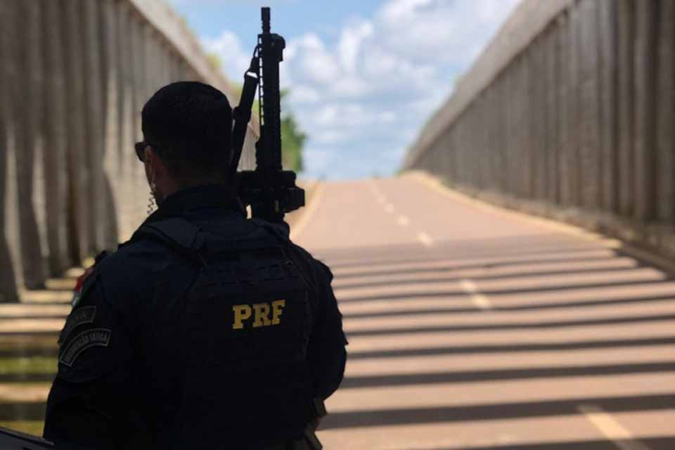 <div style="
                font-size: 18px;
                font-weight: bold;
                color: #0073aa;
                margin-bottom: 5px;
                text-transform: uppercase;
            ">MANDADO DE PRISÃO</div>PRF cumpre dois mandados de prisão em fiscalizações na BR-364 em Rondônia