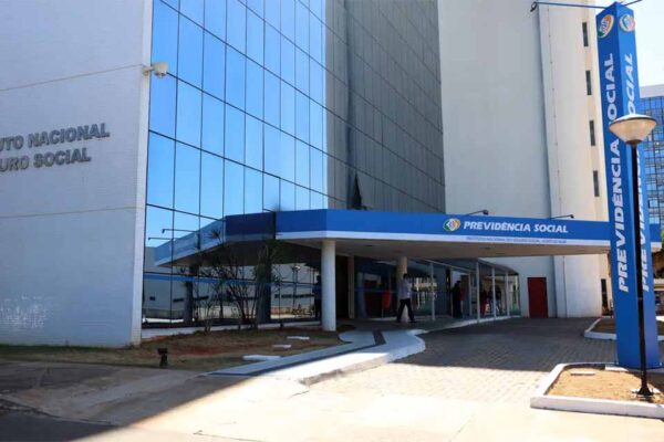 Ações regressivas por feminicídio crescem e tese da AGU impõe ressarcimento ao INSS