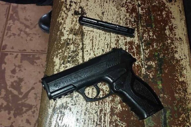 PMRO prende três homens por agressão, invasão de domicílio e porte de droga em Guajará-Mirim