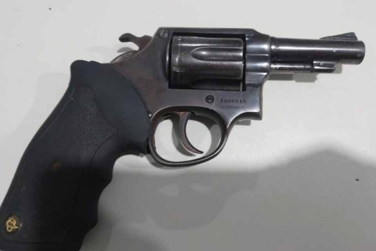 Homem é preso pela Polícia Militar suspeito de efetuar disparos contra mulher em apartamento de Porto Velho