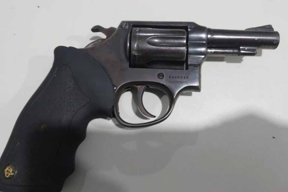 <div style="
                font-size: 18px;
                font-weight: bold;
                color: #0073aa;
                margin-bottom: 5px;
                text-transform: uppercase;
            ">TENTATIVA DE HOMICÍDIO</div>Homem é preso pela Polícia Militar suspeito de efetuar disparos contra mulher em apartamento de Porto Velho