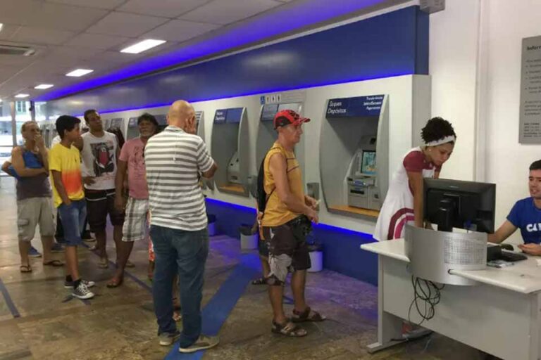 Bancos fecham no Carnaval 2026; veja como ficam os atendimento nas agências