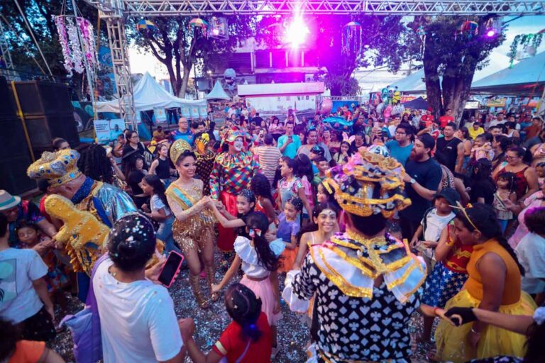 Blocos de Carnaval animam Porto Velho com desfiles em vias centrais neste fim de semana