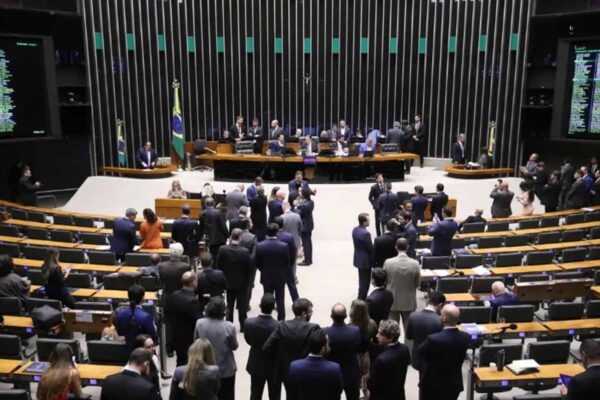 Câmara aprova projeto antifacção com penas de até 40 anos e envia texto para sanção presidencial