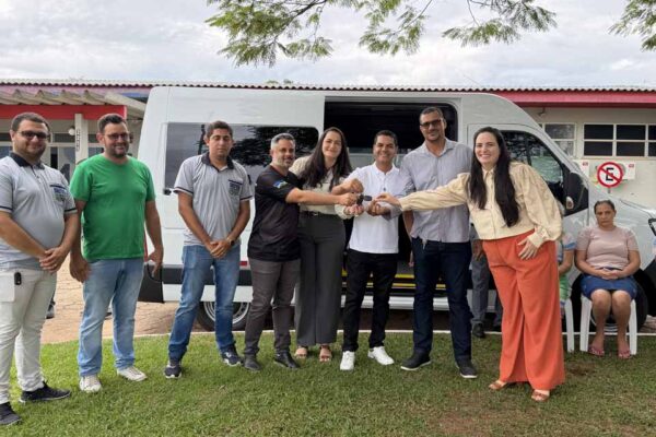 Cássio Gois destina van adaptada de R$ 300 mil para transporte de pacientes de hemodiálise em Nova Brasilândia d’Oeste