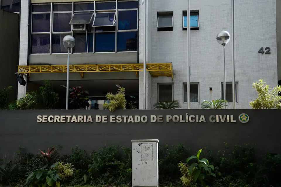<div style="
                font-size: 18px;
                font-weight: bold;
                color: #0073aa;
                margin-bottom: 5px;
                text-transform: uppercase;
            ">OPERAÇÃO POLICIAL</div>Polícia Civil apreende bombas caseiras e frustra possível atentado durante manifestação no Rio
