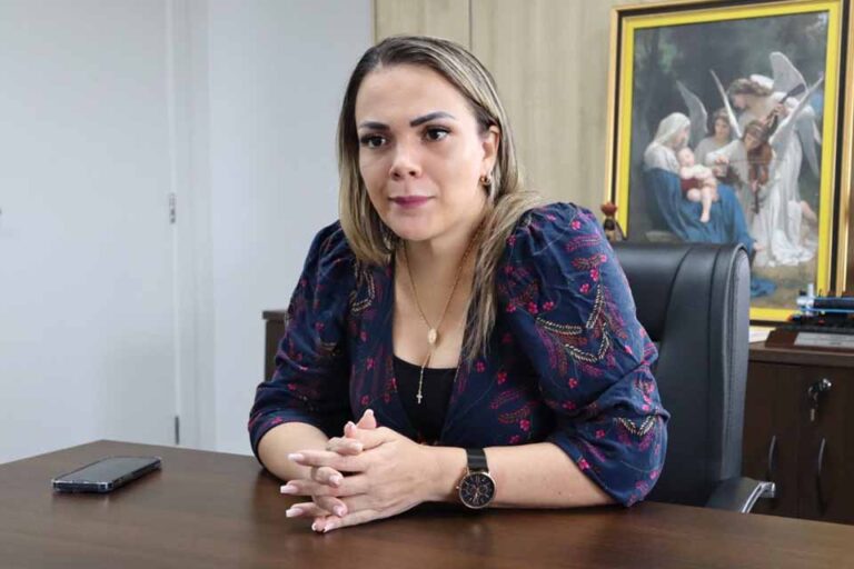 Deputada Cláudia de Jesus pede retorno do Teatro Guaporé à gestão cultural do Estado