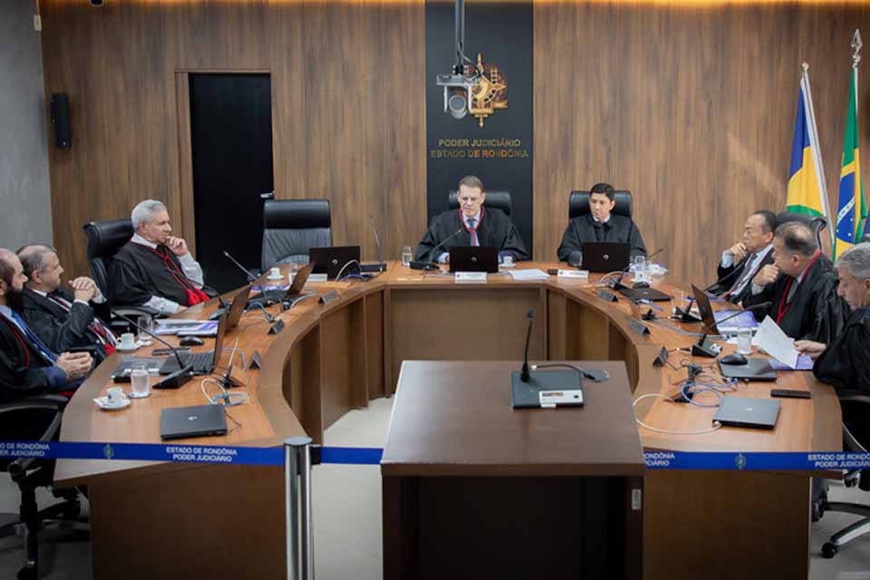 <div style="
                font-size: 18px;
                font-weight: bold;
                color: #0073aa;
                margin-bottom: 5px;
                text-transform: uppercase;
            ">GOVERNANÇA JUDICIAL</div>Conselho da Magistratura do TJRO inicia ano com entrega de Guia Interpretativo de governança