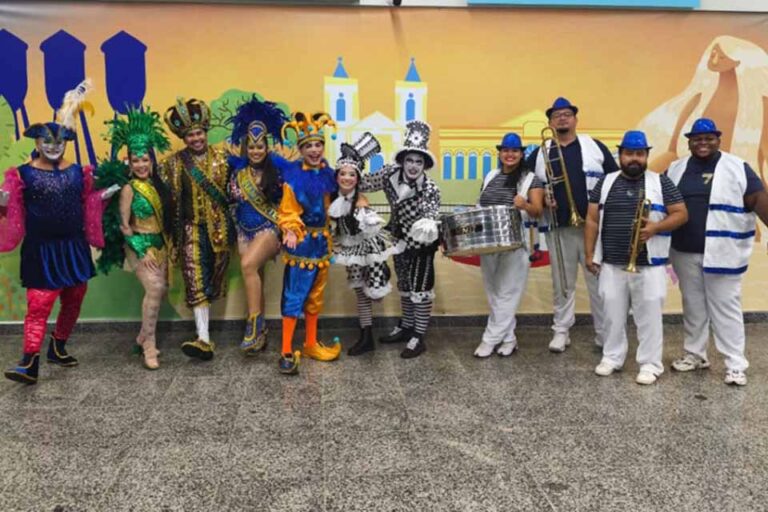 Corte do Rei Momo anima rodoviária e aeroporto de Porto Velho durante recepção ao Béra Folia 2026
