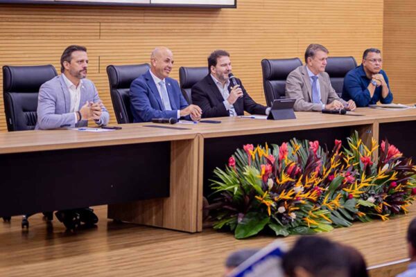 Prefeitos defendem divisão igualitária do FITHA em reunião com deputados na Assembleia de Rondônia