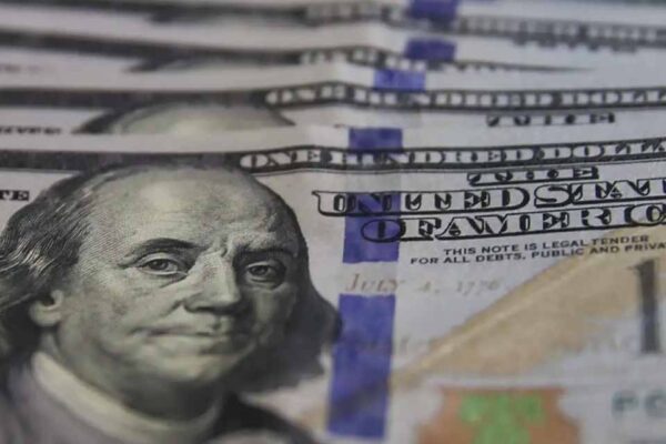 Dólar fecha abaixo de R$ 5,20, atinge menor nível em quase dois anos